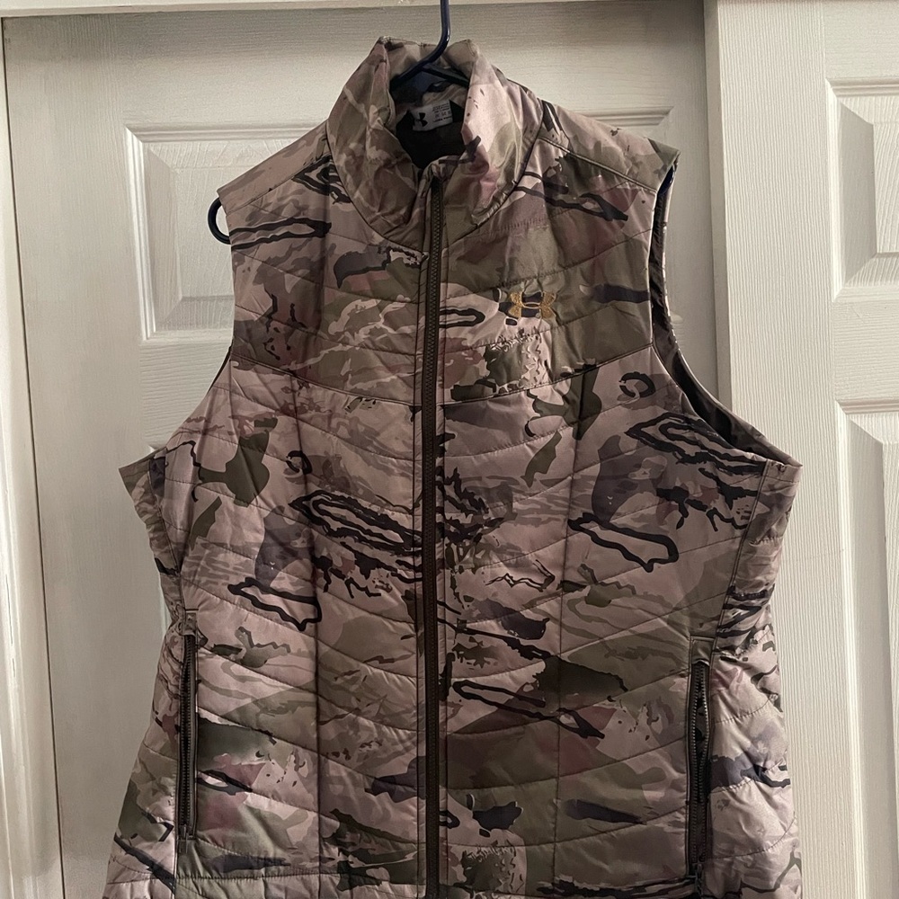 Women’s under armour camo vest